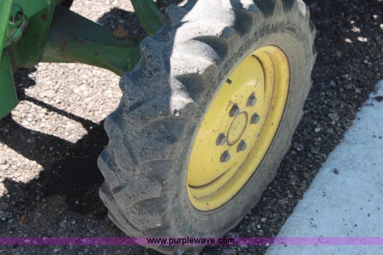 image for item K6943 1988 John Deere 1050 tractor