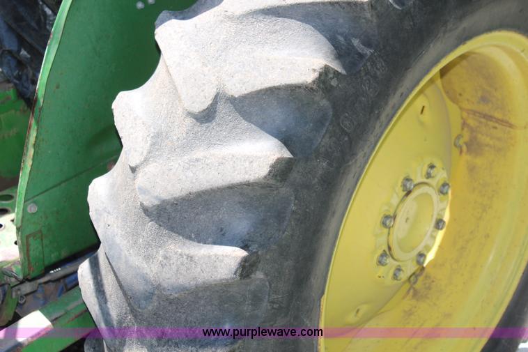 image for item K6943 1988 John Deere 1050 tractor