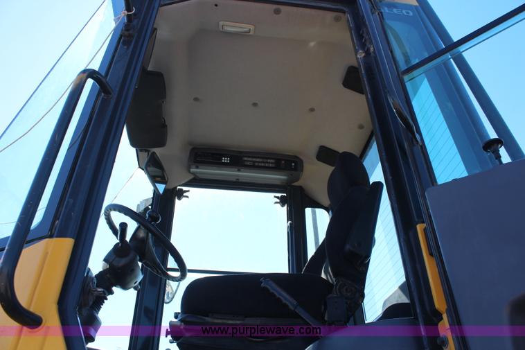 image for item K6983 2005 Komatsu WA250-5L wheel loader