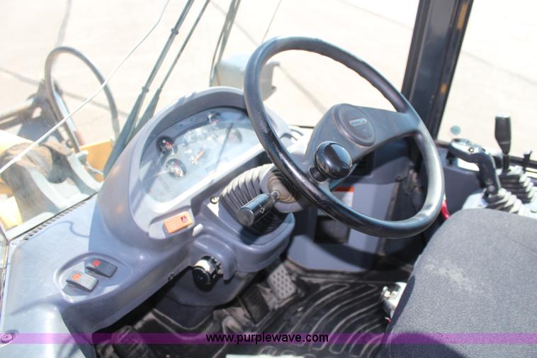 image for item K6983 2005 Komatsu WA250-5L wheel loader