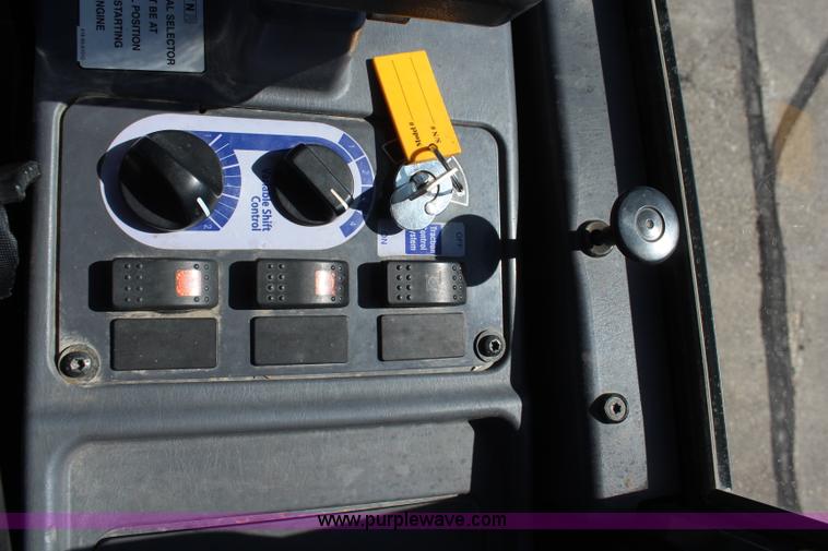 image for item K6983 2005 Komatsu WA250-5L wheel loader