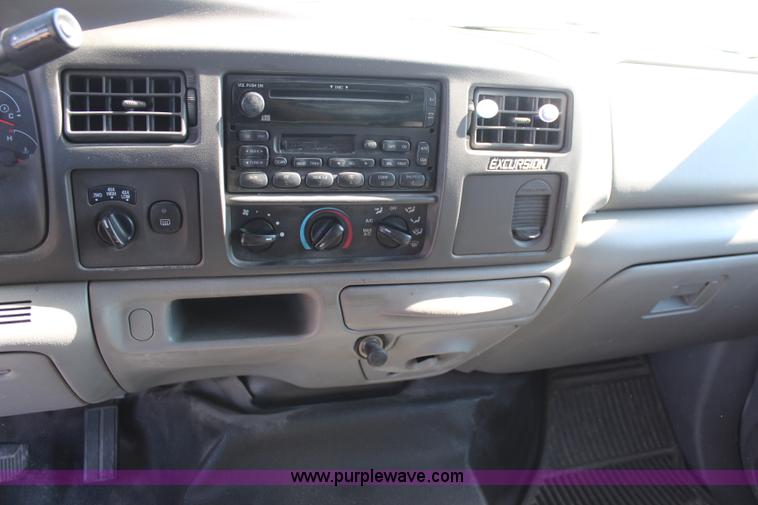 image for item K6985 2003 Ford Excursion XLT SUV