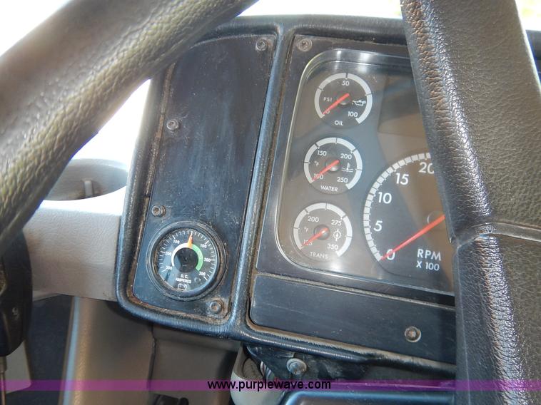 image for item K7442 2005 Freightliner FS65 Thomas school bus