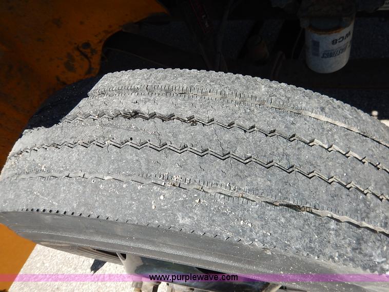 image for item K7442 2005 Freightliner FS65 Thomas school bus