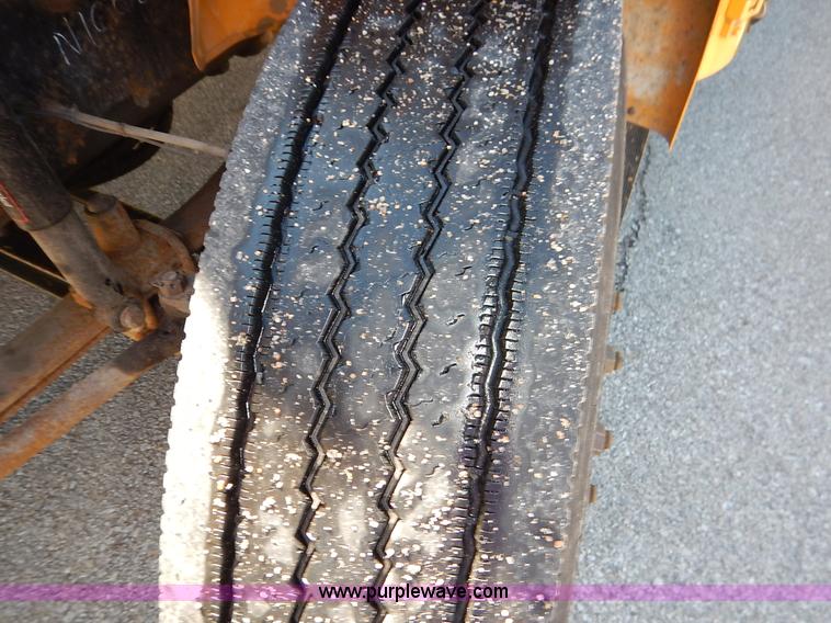 image for item K7442 2005 Freightliner FS65 Thomas school bus