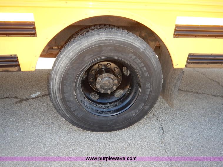 image for item K7442 2005 Freightliner FS65 Thomas school bus