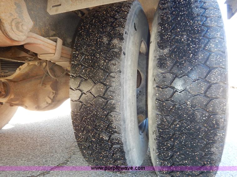 image for item K7442 2005 Freightliner FS65 Thomas school bus