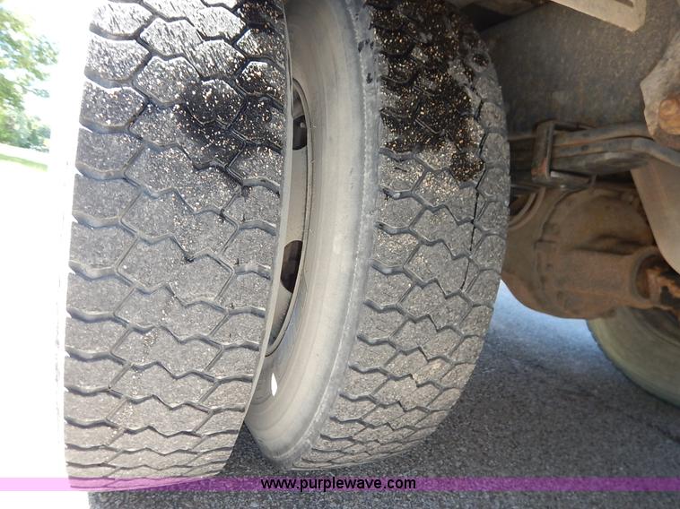 image for item K7442 2005 Freightliner FS65 Thomas school bus