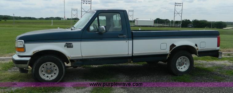 image for item K8137 1994 Ford F150 pickup truck