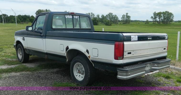 image for item K8137 1994 Ford F150 pickup truck
