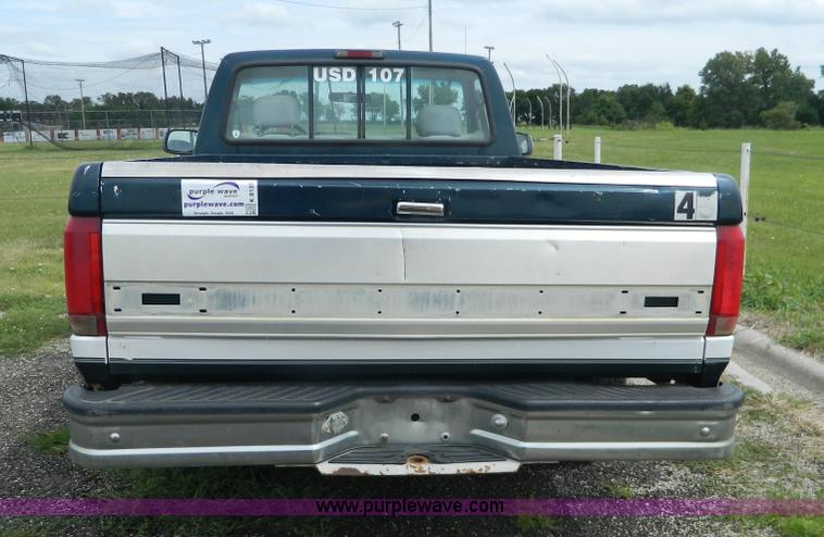 image for item K8137 1994 Ford F150 pickup truck