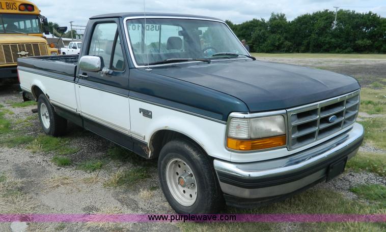 image for item K8137 1994 Ford F150 pickup truck