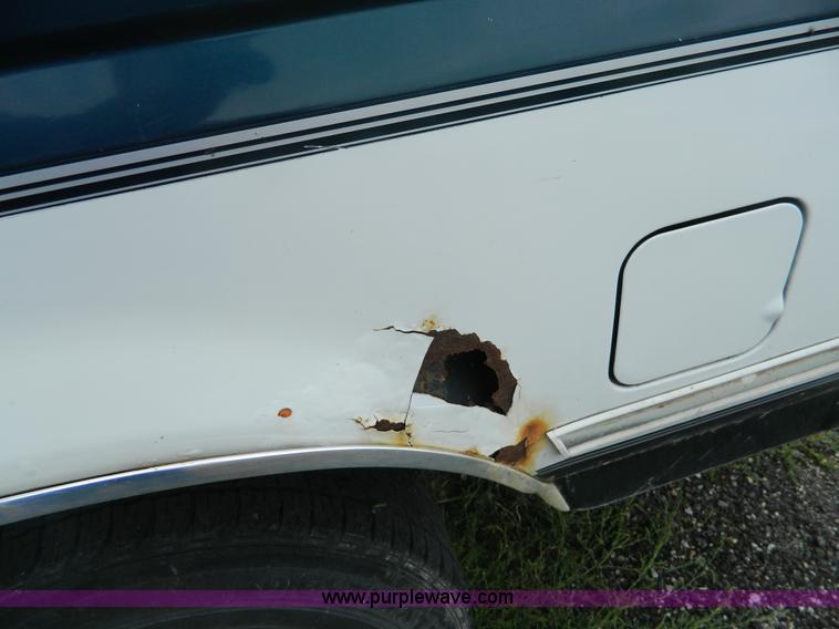 image for item K8137 1994 Ford F150 pickup truck