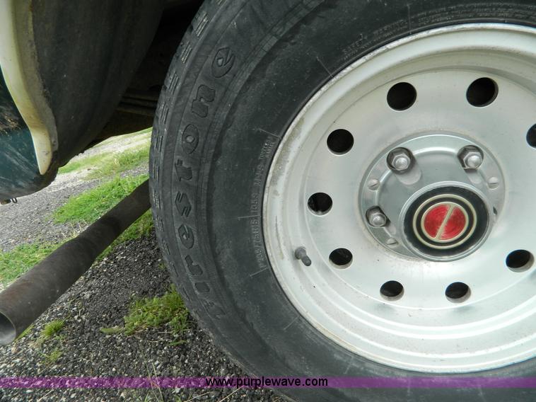 image for item K8137 1994 Ford F150 pickup truck