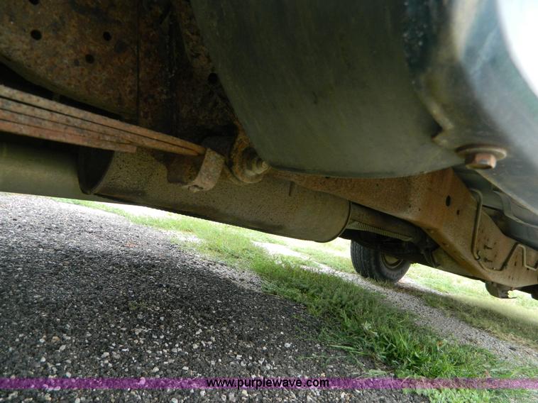 image for item K8137 1994 Ford F150 pickup truck