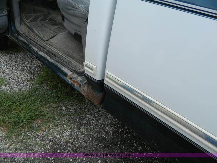 image for item K8137 1994 Ford F150 pickup truck