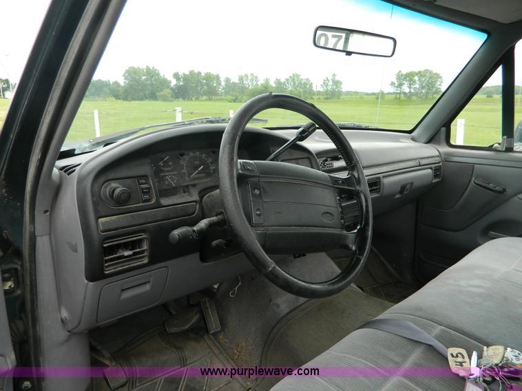 image for item K8137 1994 Ford F150 pickup truck