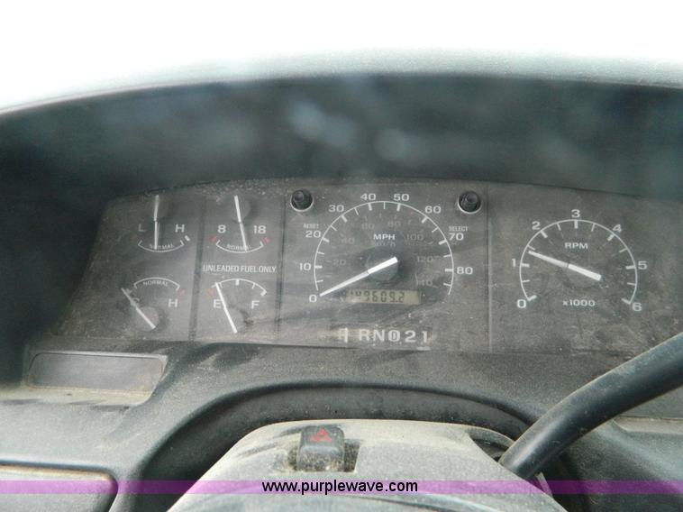 image for item K8137 1994 Ford F150 pickup truck