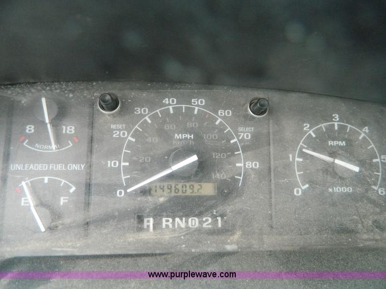 image for item K8137 1994 Ford F150 pickup truck