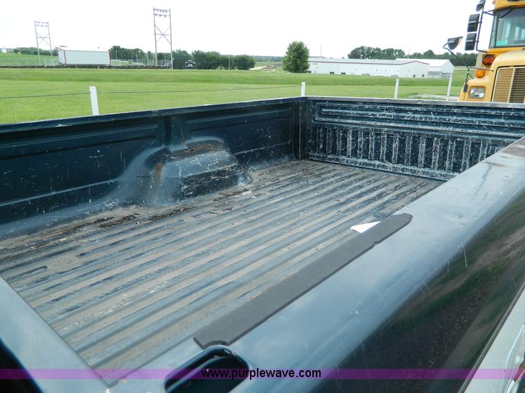 image for item K8137 1994 Ford F150 pickup truck