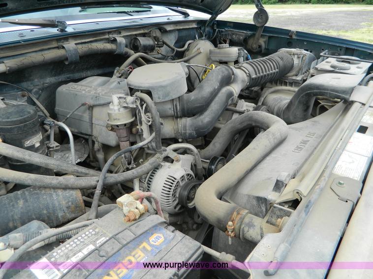 image for item K8137 1994 Ford F150 pickup truck