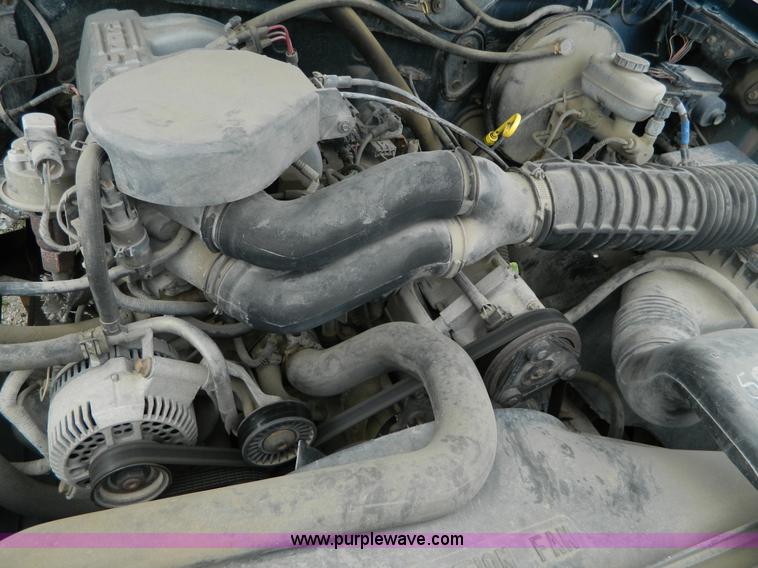 image for item K8137 1994 Ford F150 pickup truck