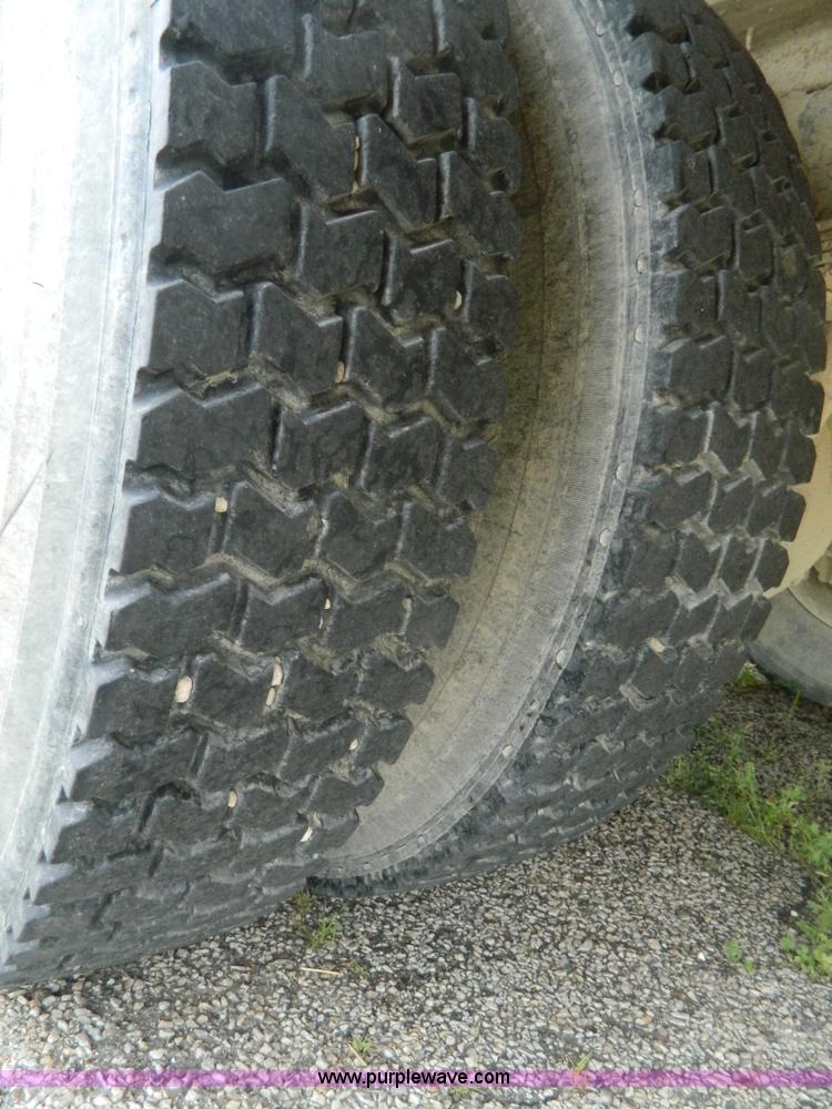 image for item K8139 1996 Blue Bird B800 school bus