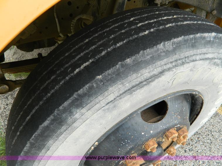 image for item K8139 1996 Blue Bird B800 school bus