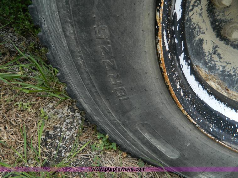 image for item K8139 1996 Blue Bird B800 school bus