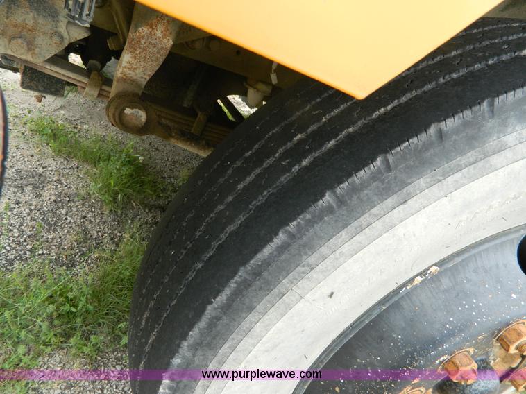 image for item K8139 1996 Blue Bird B800 school bus