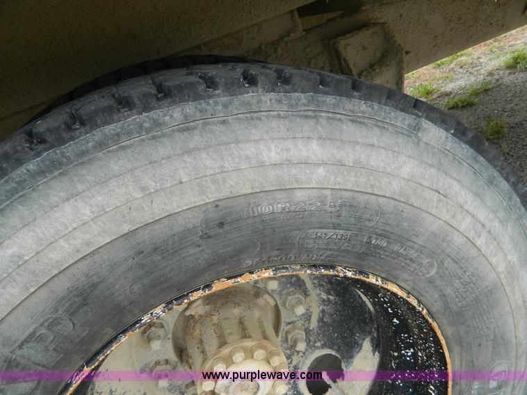 image for item K8139 1996 Blue Bird B800 school bus