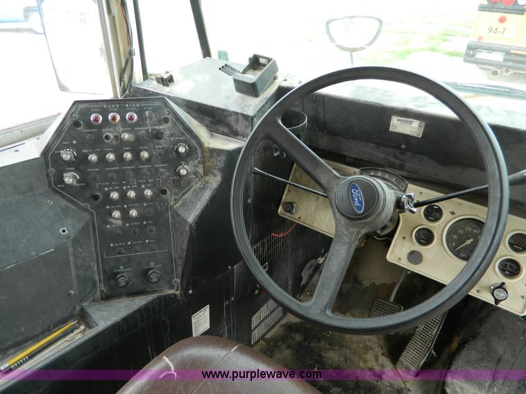 image for item K8139 1996 Blue Bird B800 school bus