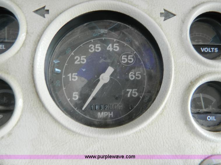 image for item K8139 1996 Blue Bird B800 school bus