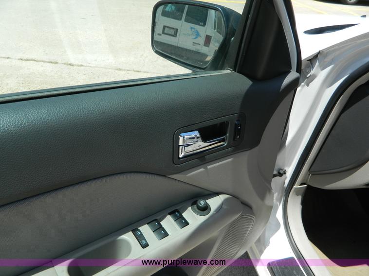 image for item K8142 2010 Ford Fusion S
