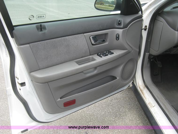image for item K8683 2002 Ford Taurus SES