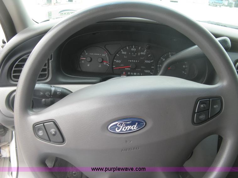 image for item K8683 2002 Ford Taurus SES