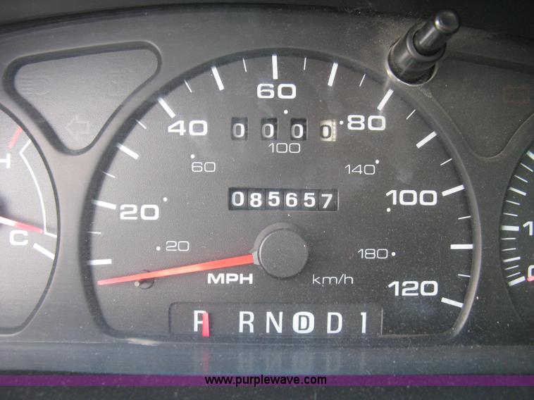 image for item K8683 2002 Ford Taurus SES