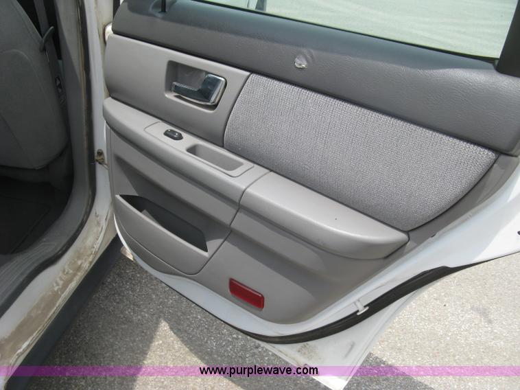 image for item K8683 2002 Ford Taurus SES