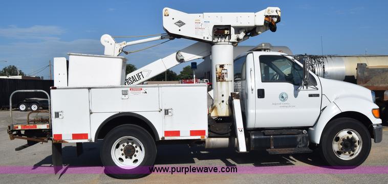 image for item L2747 2005 Ford F650 Super Duty bucket truck