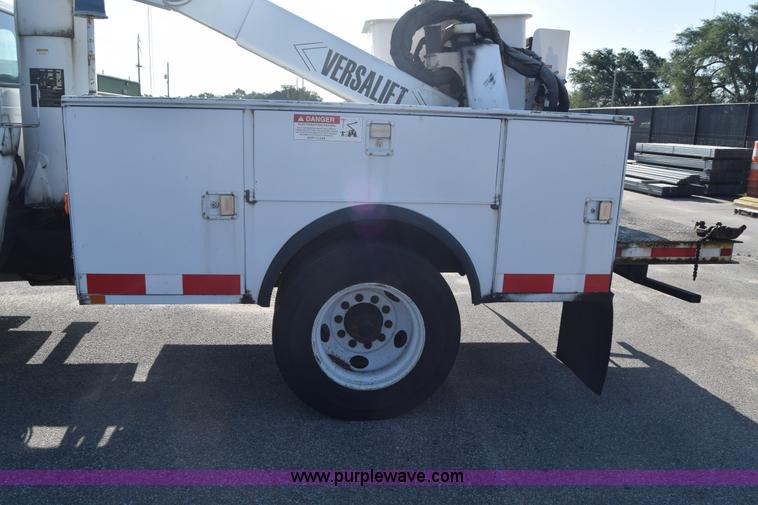 image for item L2747 2005 Ford F650 Super Duty bucket truck