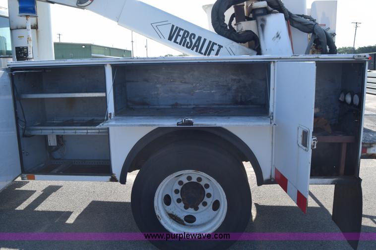 image for item L2747 2005 Ford F650 Super Duty bucket truck