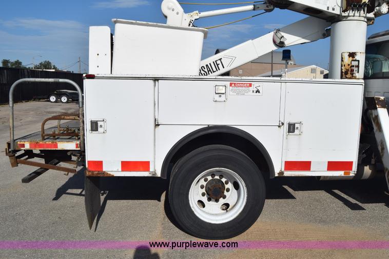 image for item L2747 2005 Ford F650 Super Duty bucket truck