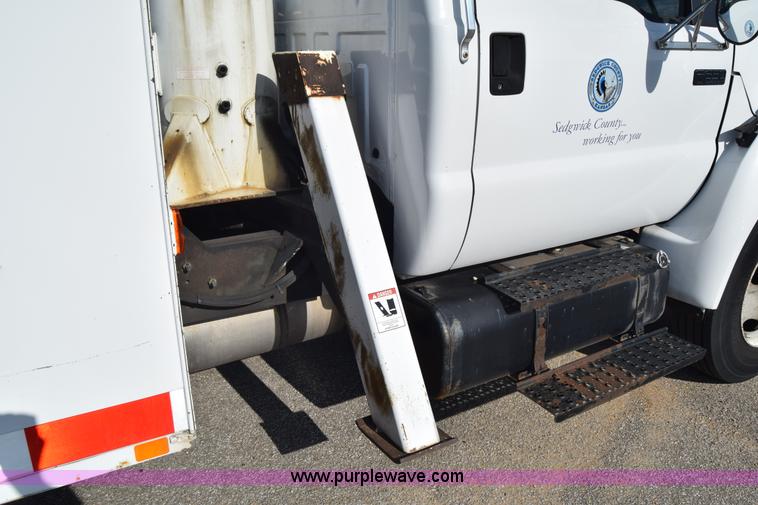 image for item L2747 2005 Ford F650 Super Duty bucket truck