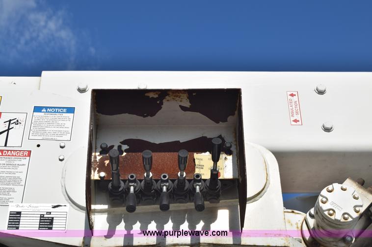 image for item L2747 2005 Ford F650 Super Duty bucket truck