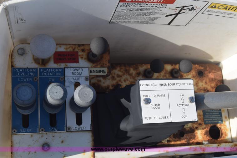 image for item L2747 2005 Ford F650 Super Duty bucket truck