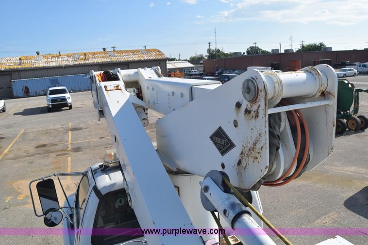 image for item L2747 2005 Ford F650 Super Duty bucket truck