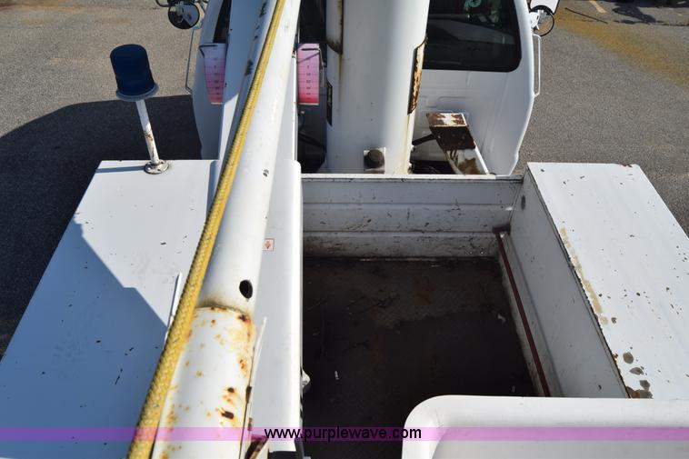 image for item L2747 2005 Ford F650 Super Duty bucket truck