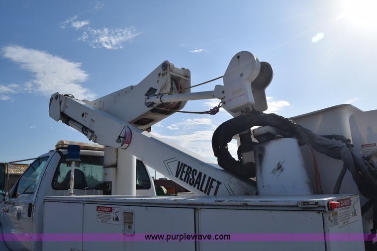 image for item L2747 2005 Ford F650 Super Duty bucket truck
