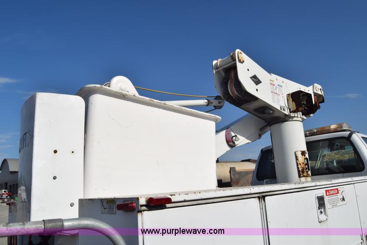 image for item L2747 2005 Ford F650 Super Duty bucket truck