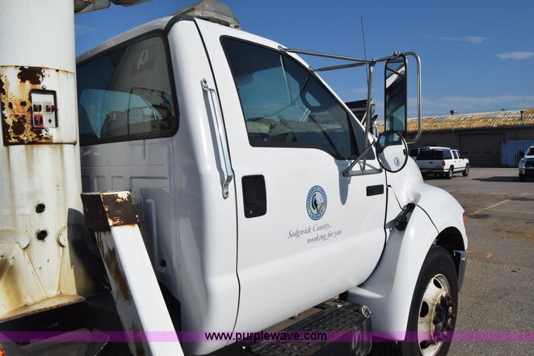 image for item L2747 2005 Ford F650 Super Duty bucket truck